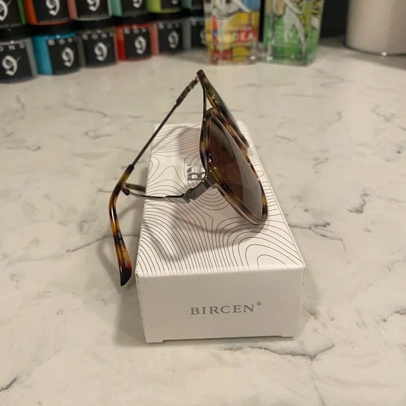 Bircen Sunglasses FULL inclusion - Picture 4 of 7